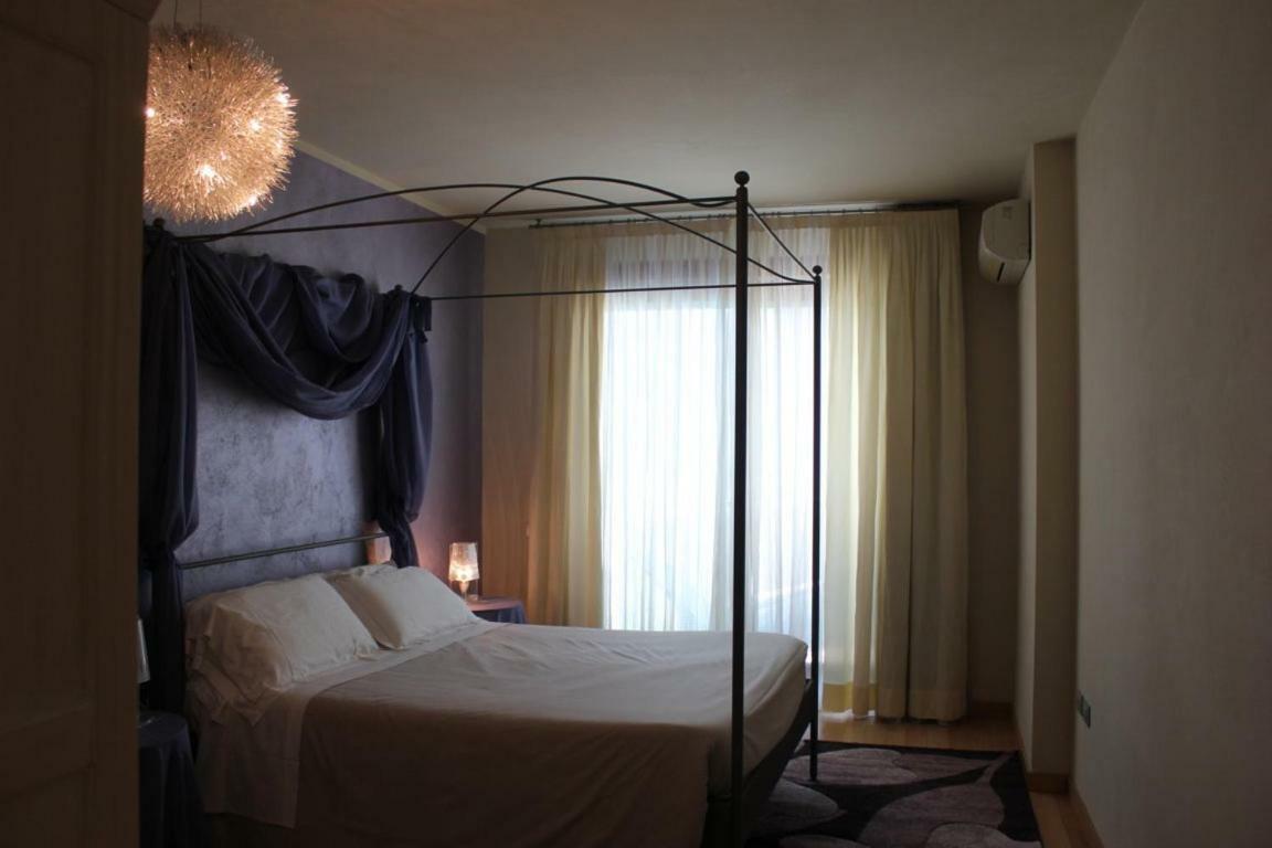 Il Castello Di Lovere Hotel Buitenkant foto