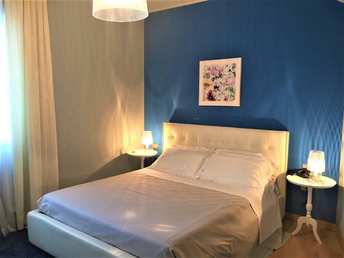 Il Castello Di Lovere Hotel Buitenkant foto
