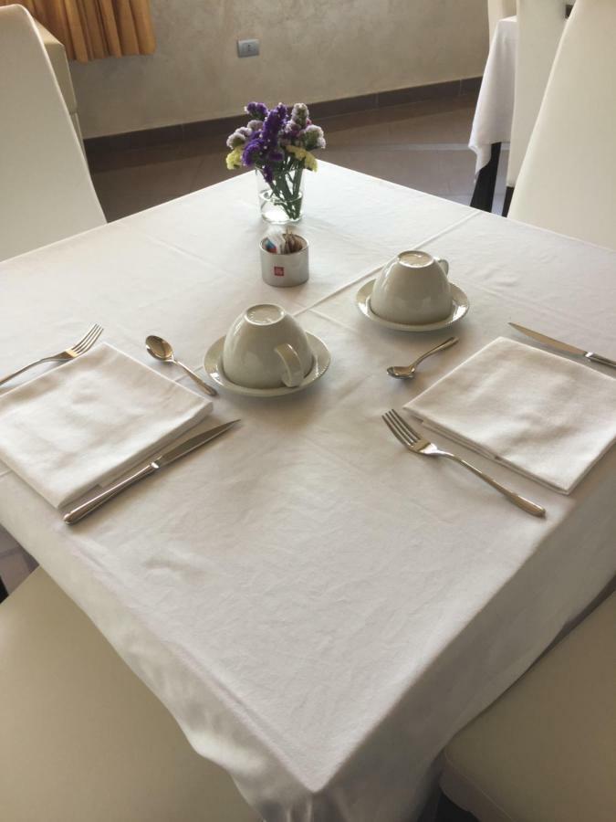 Il Castello Di Lovere Hotel Buitenkant foto